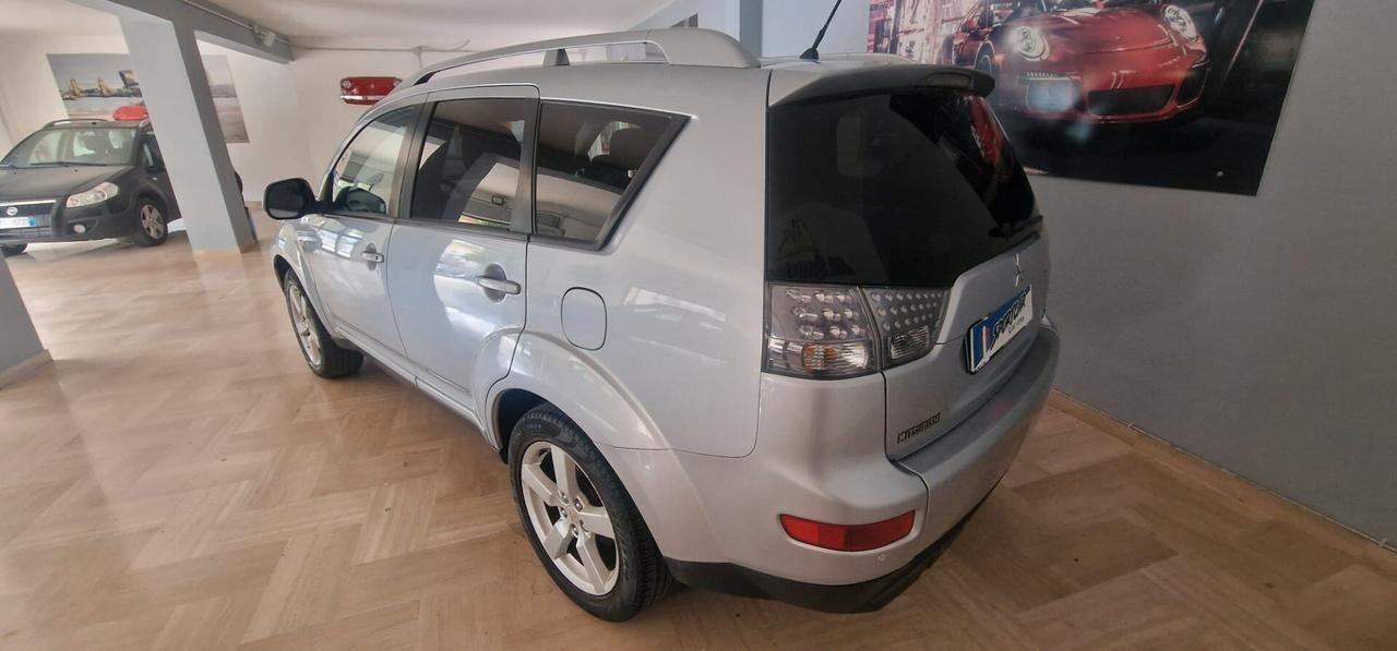 Mitsubishi Outlander 2.2 DI-D Instyle 7 p.ti DPF