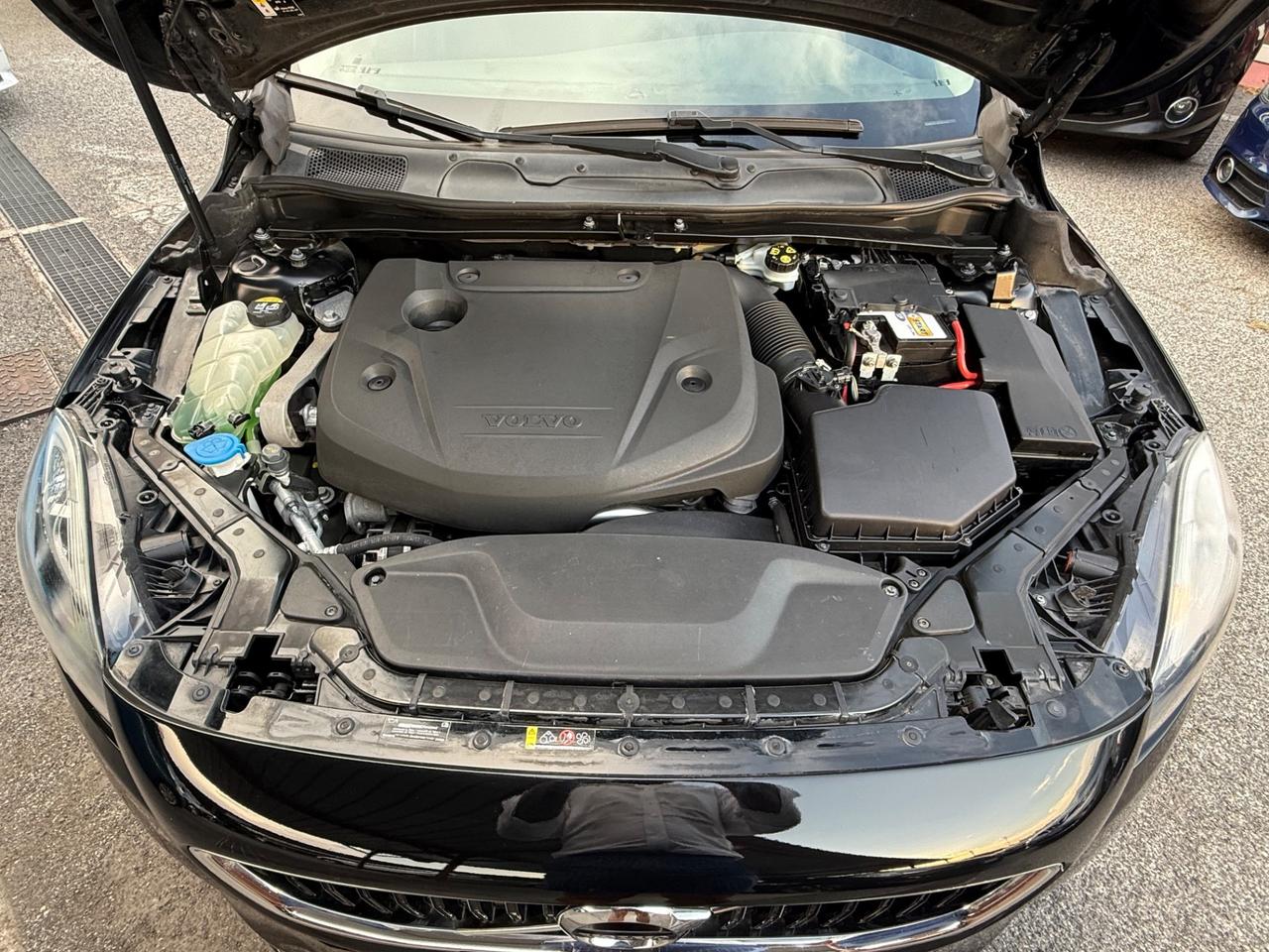 V40 D4 Momentum-unipro-rate-E6
