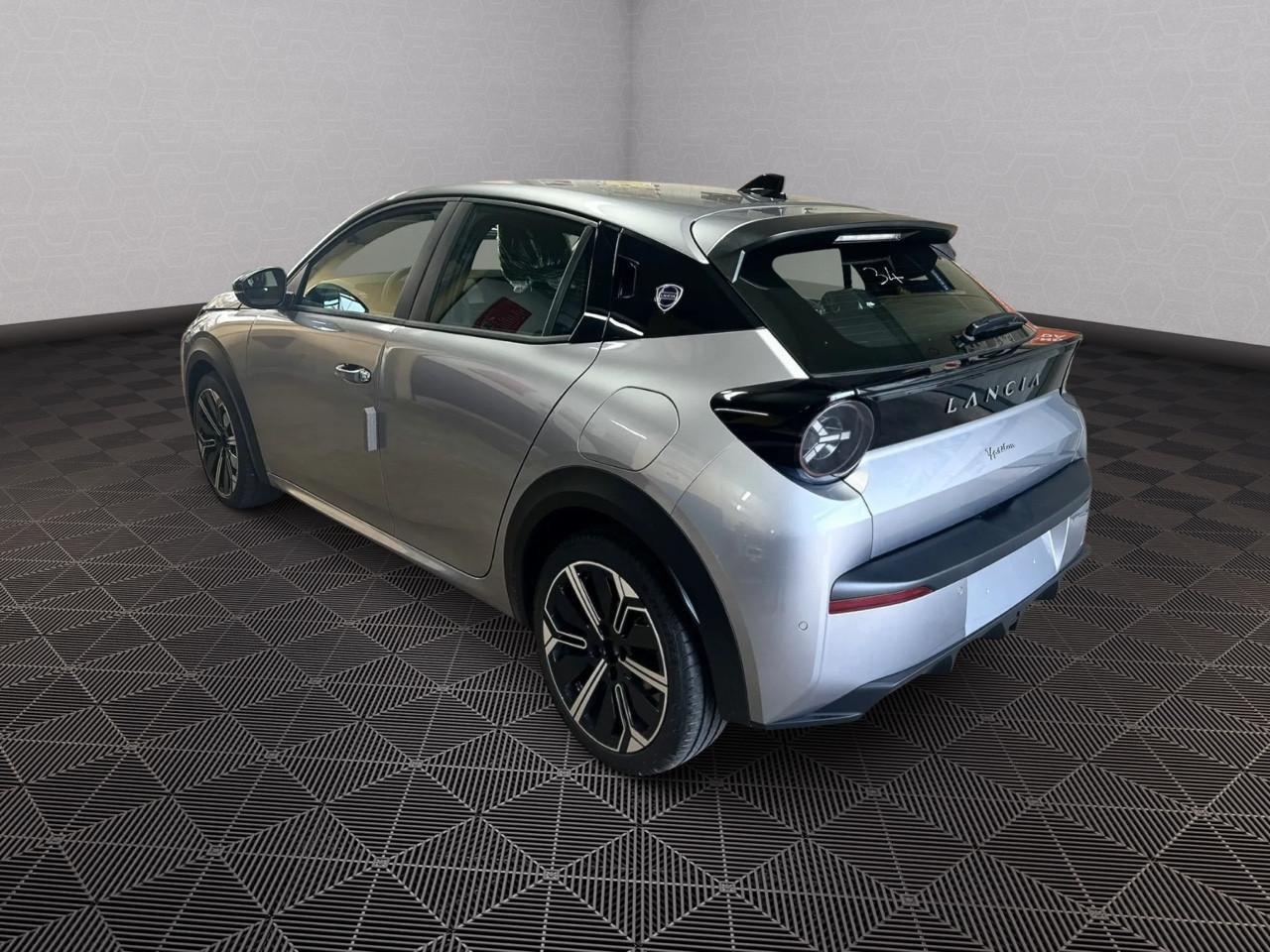 Lancia Ypsilon Hybrid e-DCT