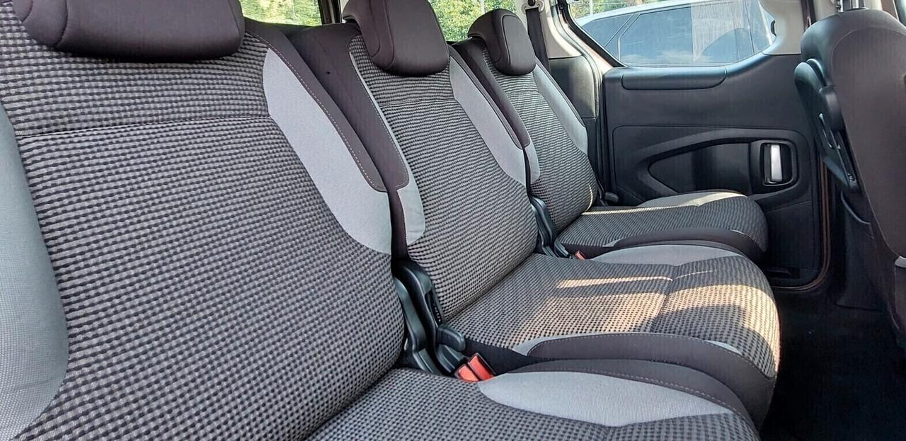 Peugeot Partner 1.6 Diesel 7 Posti Neopatentati