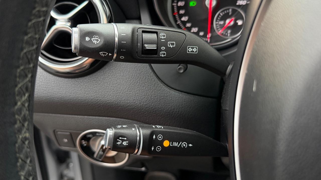 MERCEDES-BENZ GLA 180 1.6 PREMIUM AT7 122CV - FULL LED, PELLE, TETTO, NEOPATENTATI