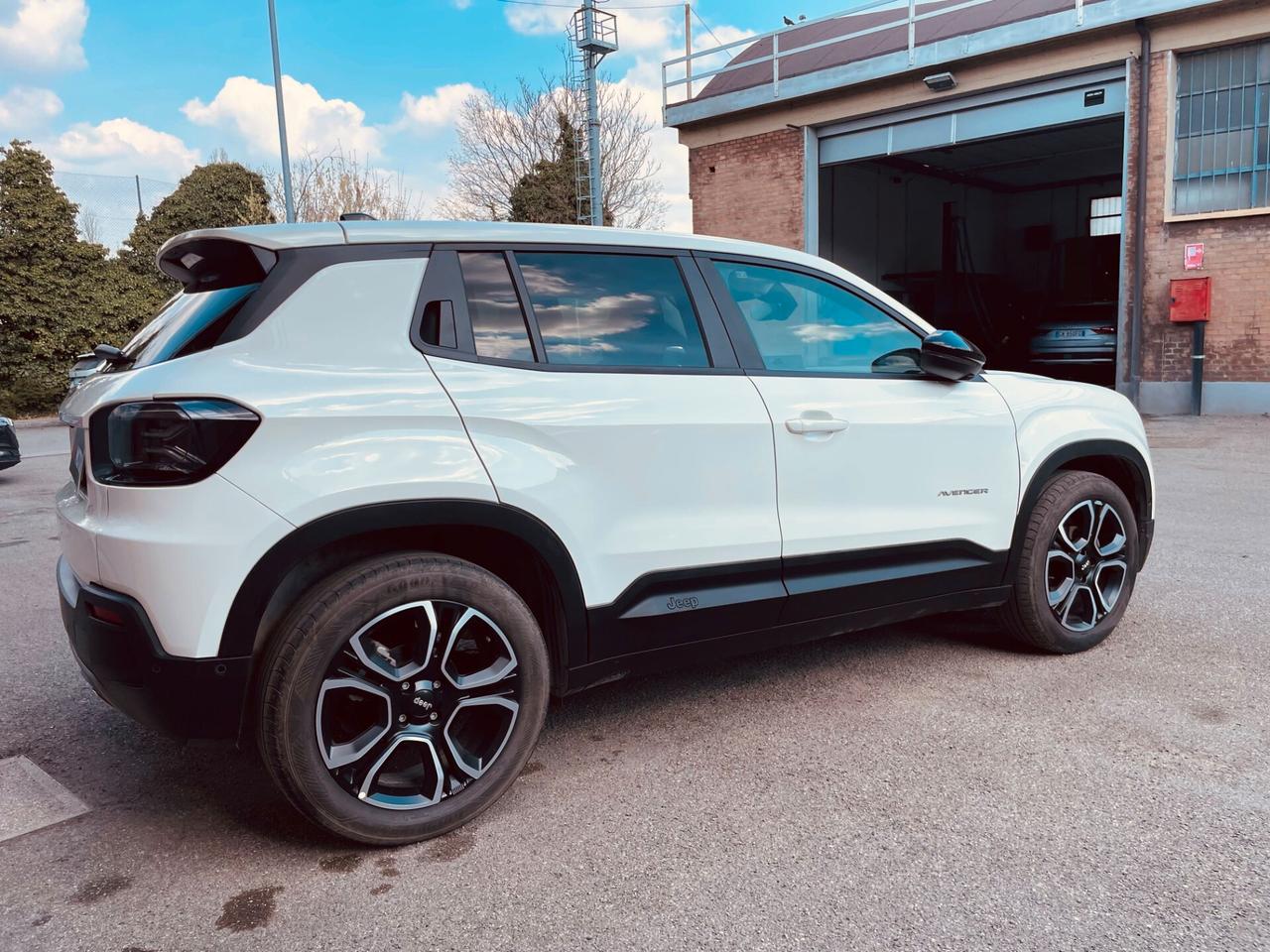 Jeep Avenger 1.2 Turbo Summit – 12/2024 – 15.000 km – Pari al nuovo – Garanzia Jeep