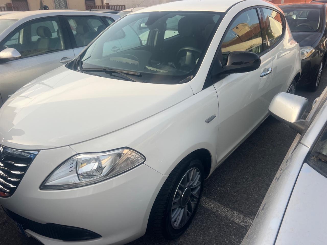 Lancia Ypsilon 1.2 69 CV 5 porte S&S Silver