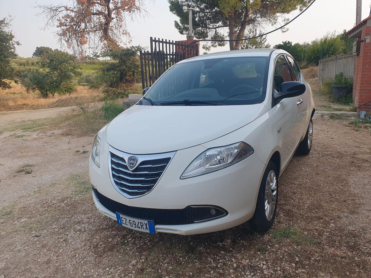 SUPER OCCASIONE: Lancia Ypsilon full, Turbo/Metano - Interni come NUOVI!