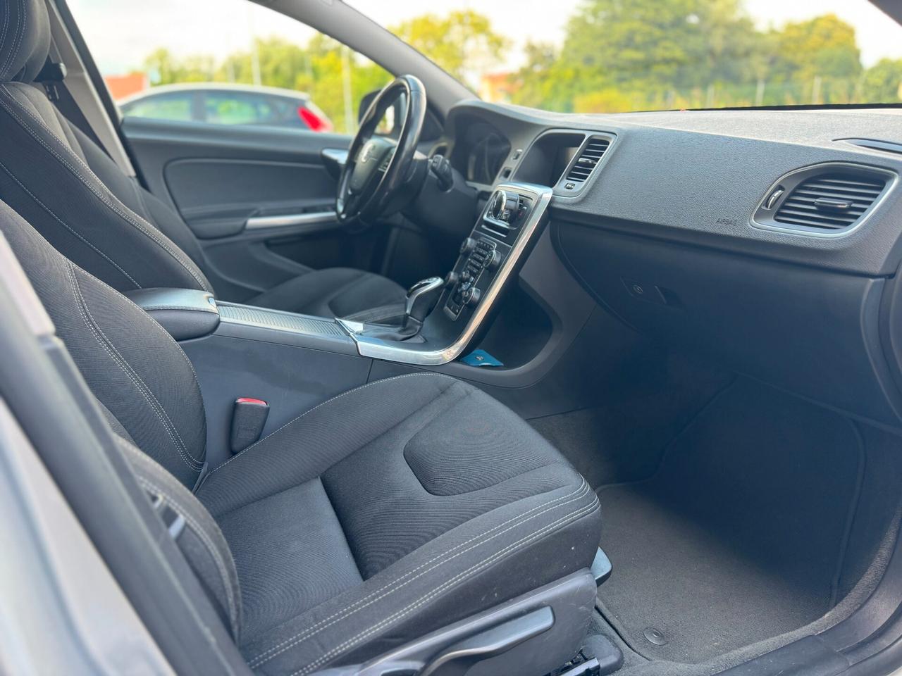 Volvo V60 D2 Geartronic Summum