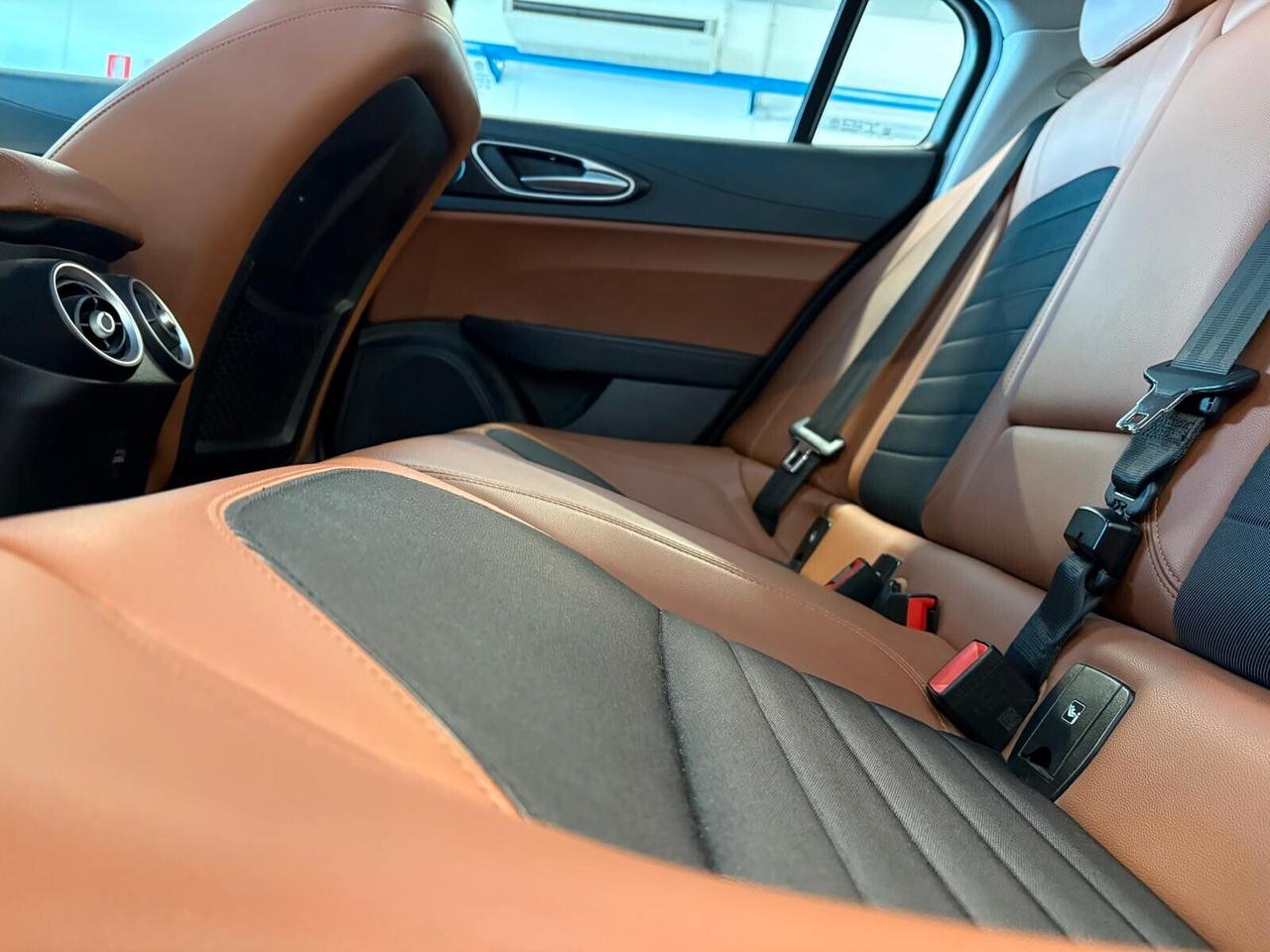 Alfa Romeo Giulia SUPER 2.2 Turbodiesel 180 CV 6mt UNICO PR.