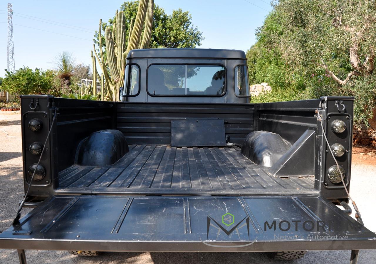 Land Rover Defender 110
