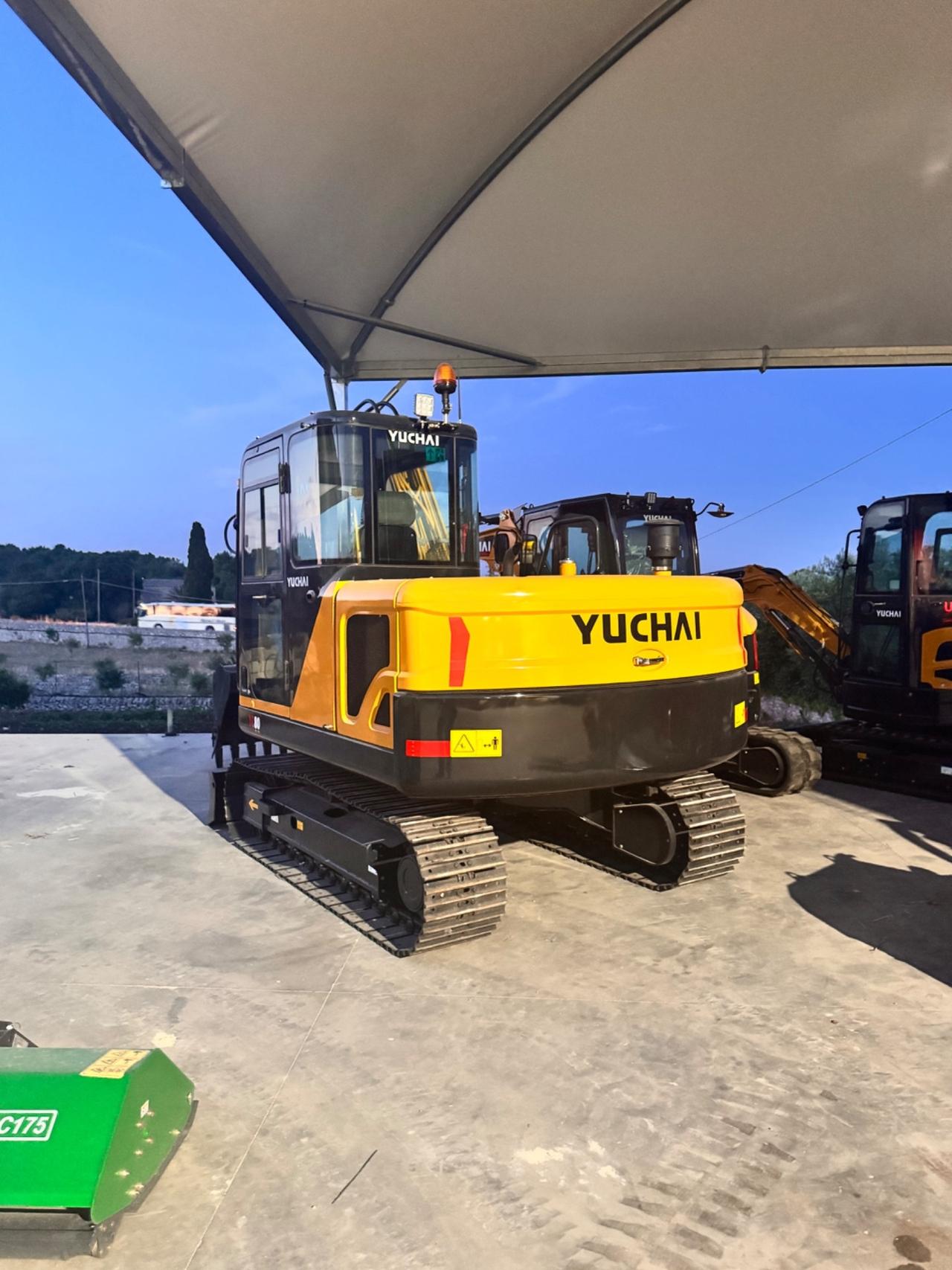 Escavatore Yuchai Yc80