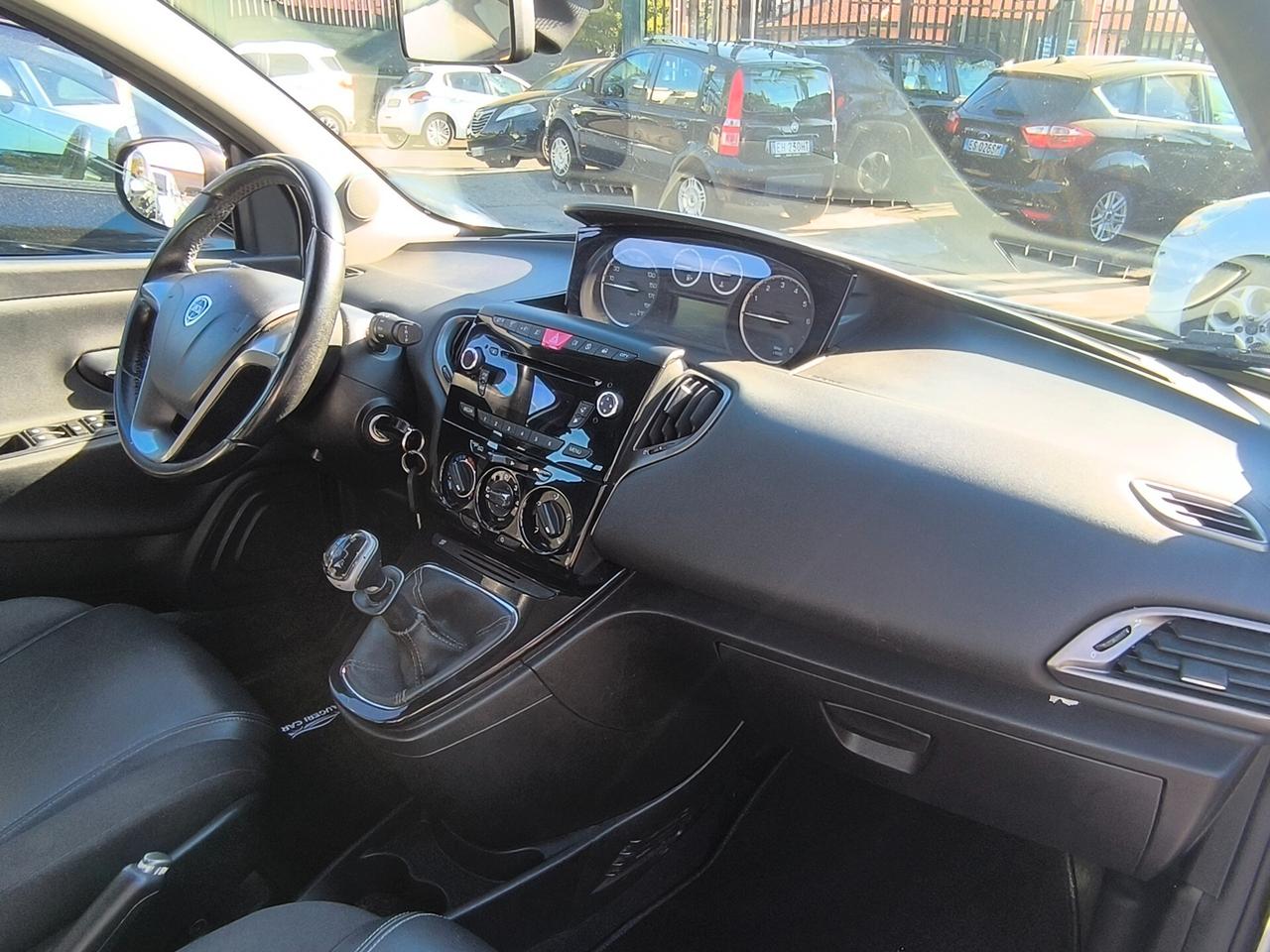 Lancia Ypsilon 1.2 69 CV 5 porte S&S Platinum
