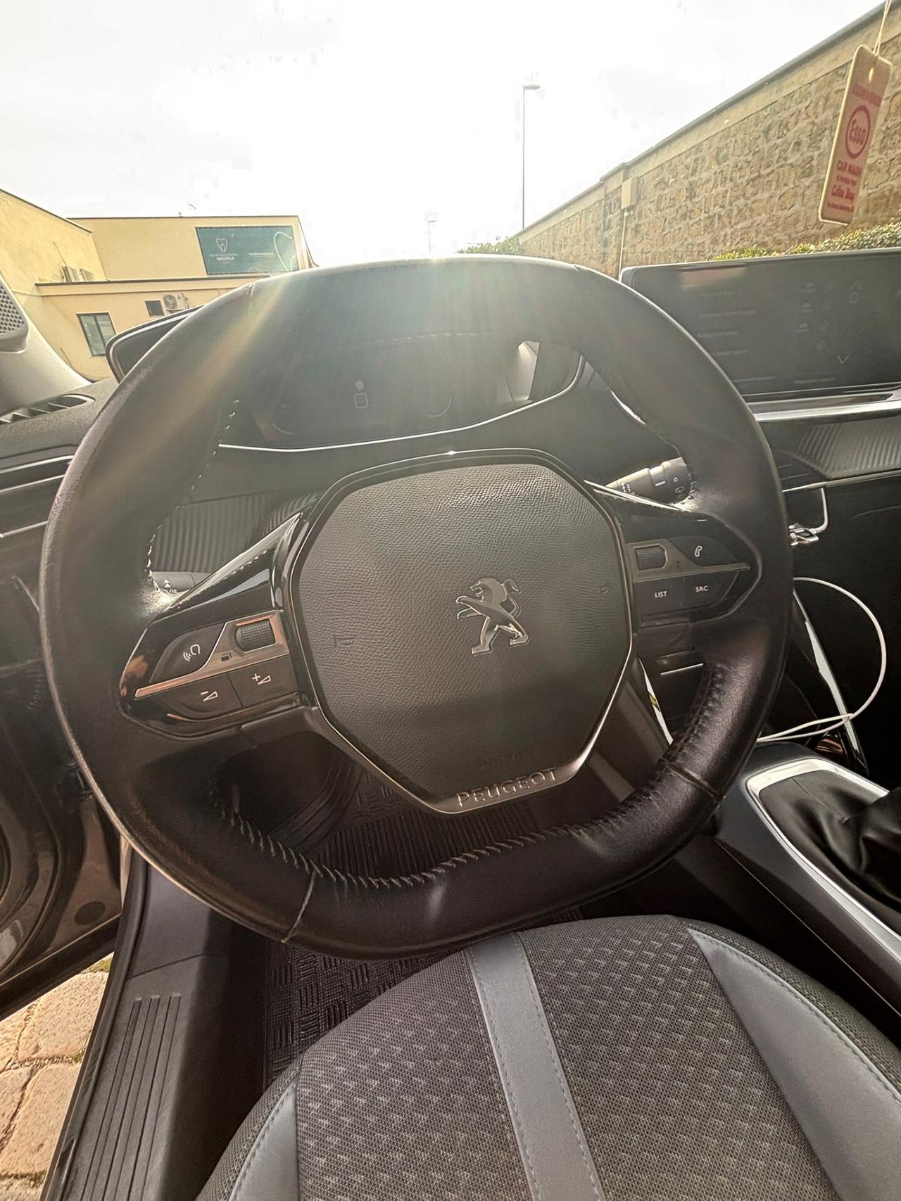 Peugeot 2008 BlueHDi 100 S&S Allure Navi Pack