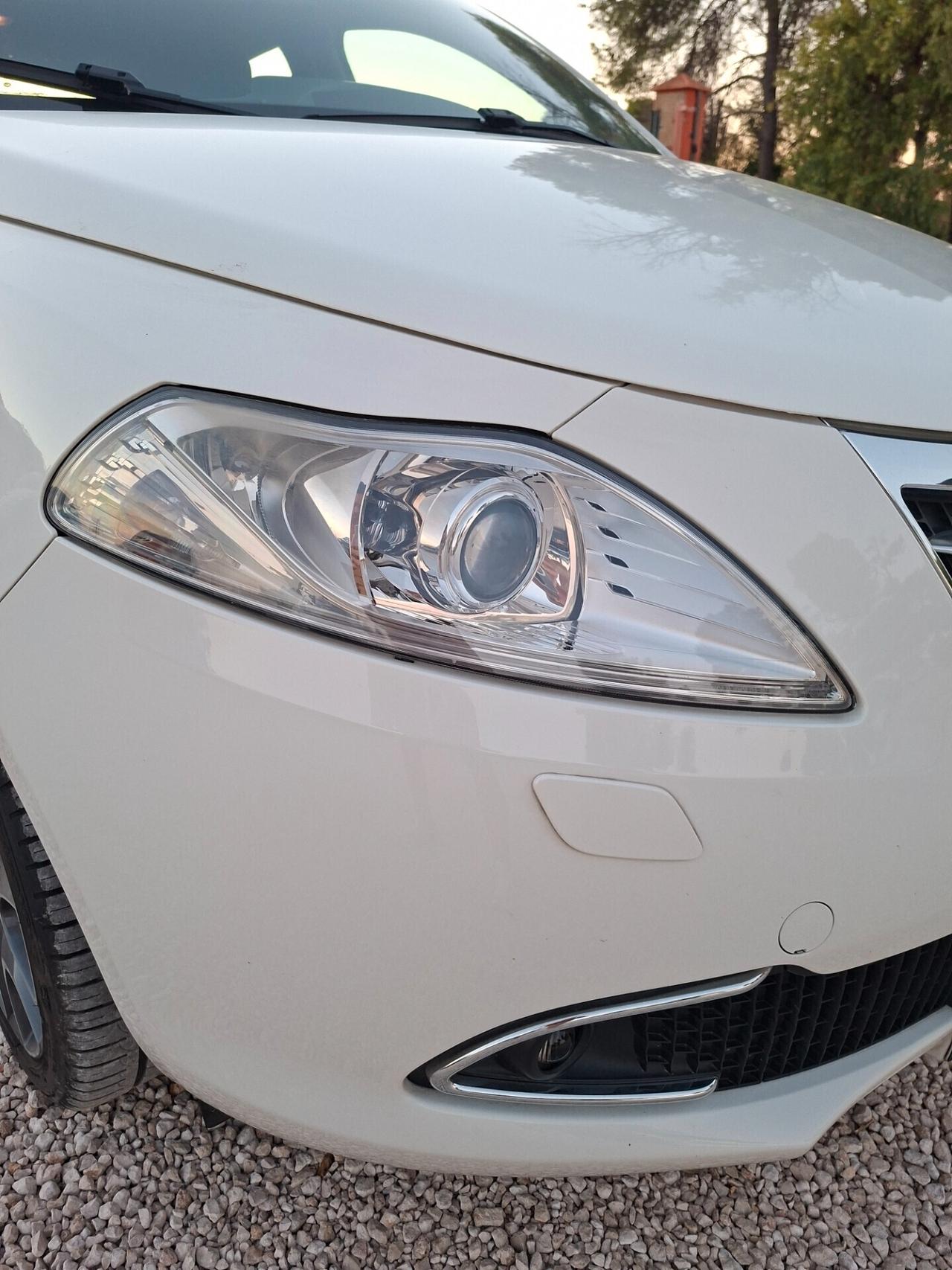 Ypsilon 1.3 MJT 95 CV 5p Platinum *XENON-PELLE*