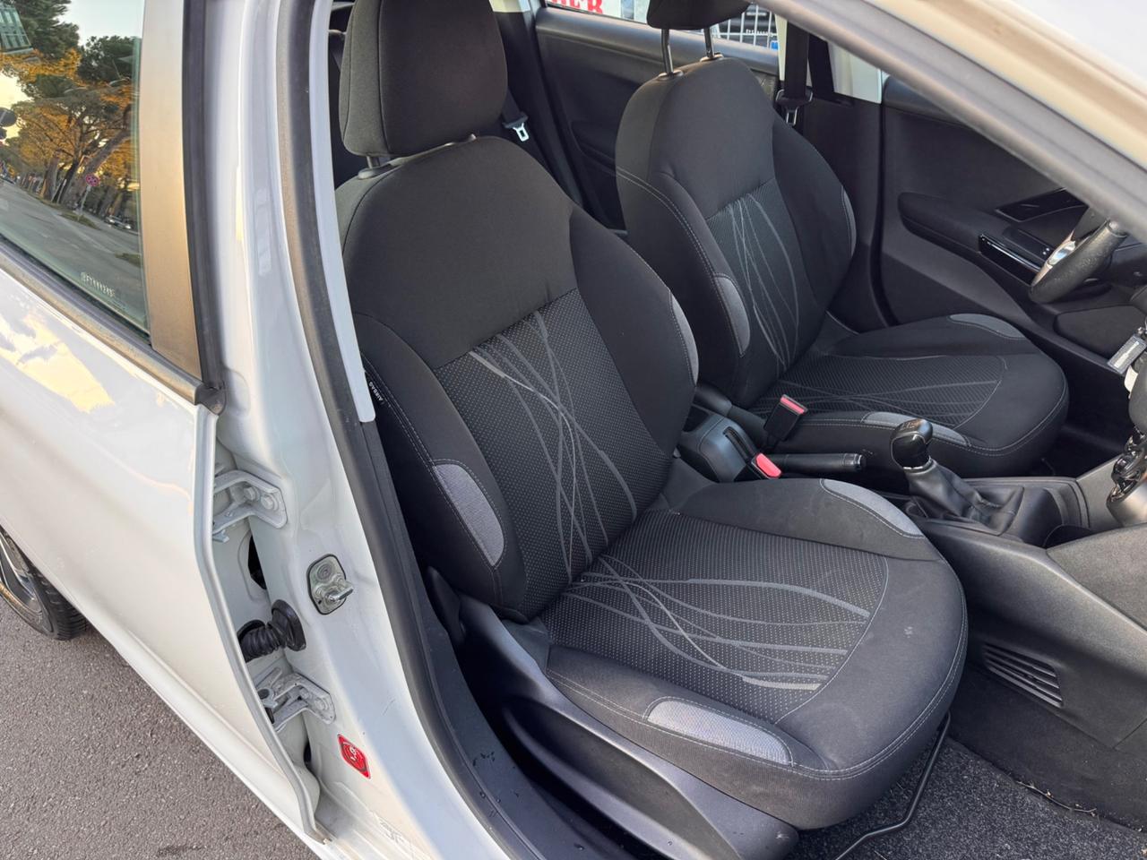 Peugeot 208 1.4 HDi 68 CV 5 p neopaten garanzia 12 m