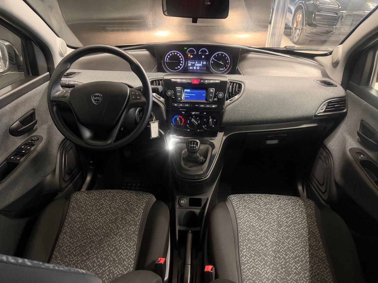 Lancia Ypsilon 1.0 firefly hybrid Silver Plus s&s 70cv