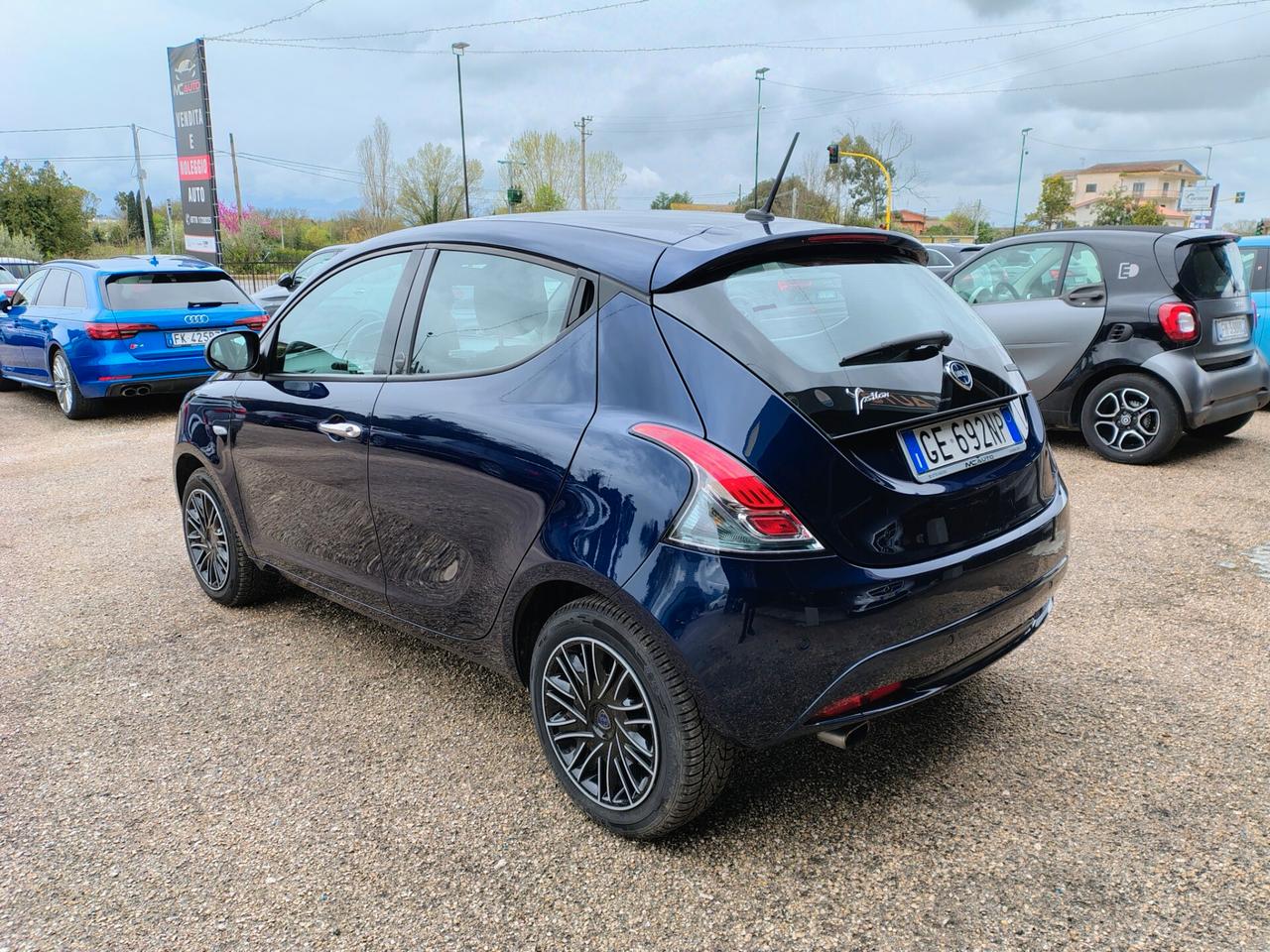 Lancia Ypsilon 1.0 FireFly 5 porte S&S Hybrid Ecochic Gold
