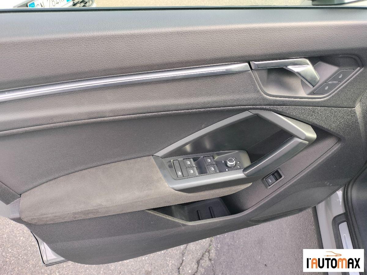 AUDI - Q3 Sportback RS 2.5 quattro s-tronic