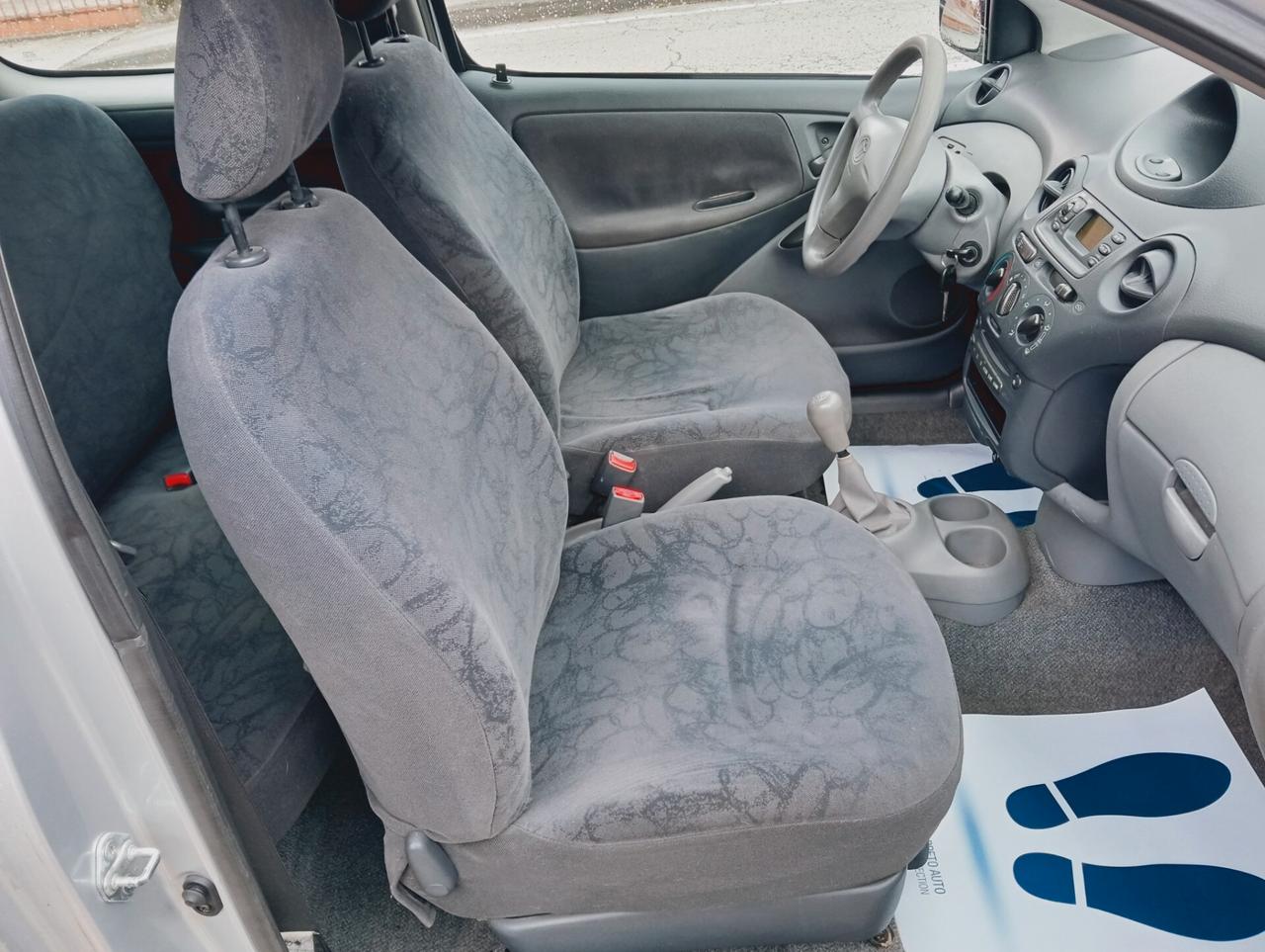 Toyota Yaris 1.0i 16V cat 3 porte Sol