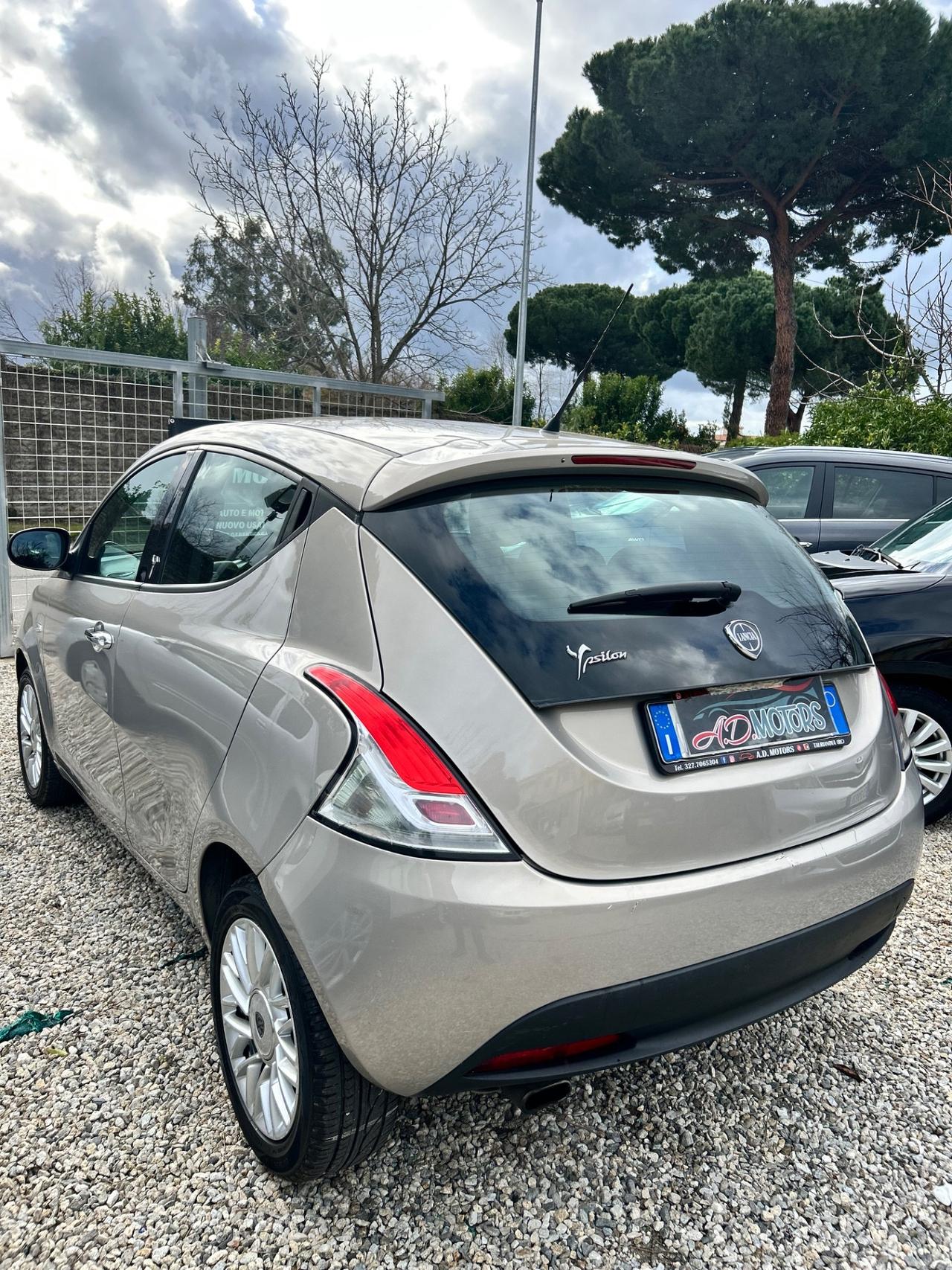 Lancia Ypsilon 1.2 69 CV 5 porte Platinum