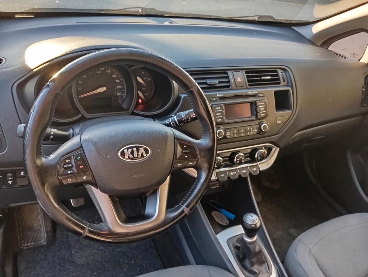 Kia Rio 1.2 CVVT 5p. Active accetto permute