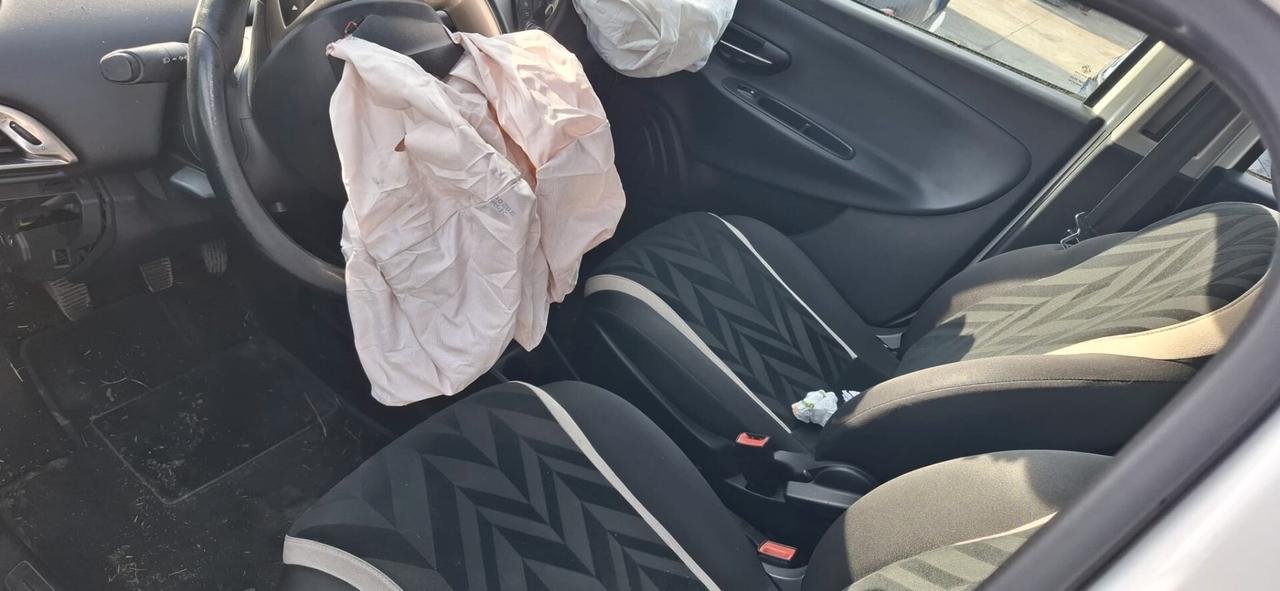 APRI E LEGGI Lancia Ypsilon 1.2 69 CV 5 porte GPL Ecochic