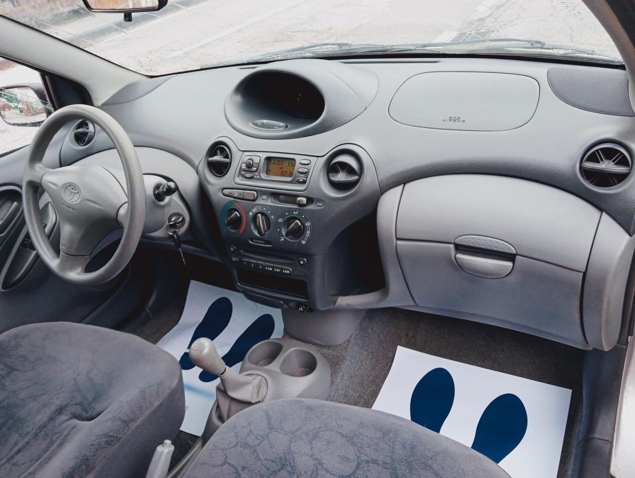 Toyota Yaris 1.0i 16V cat 3 porte Sol