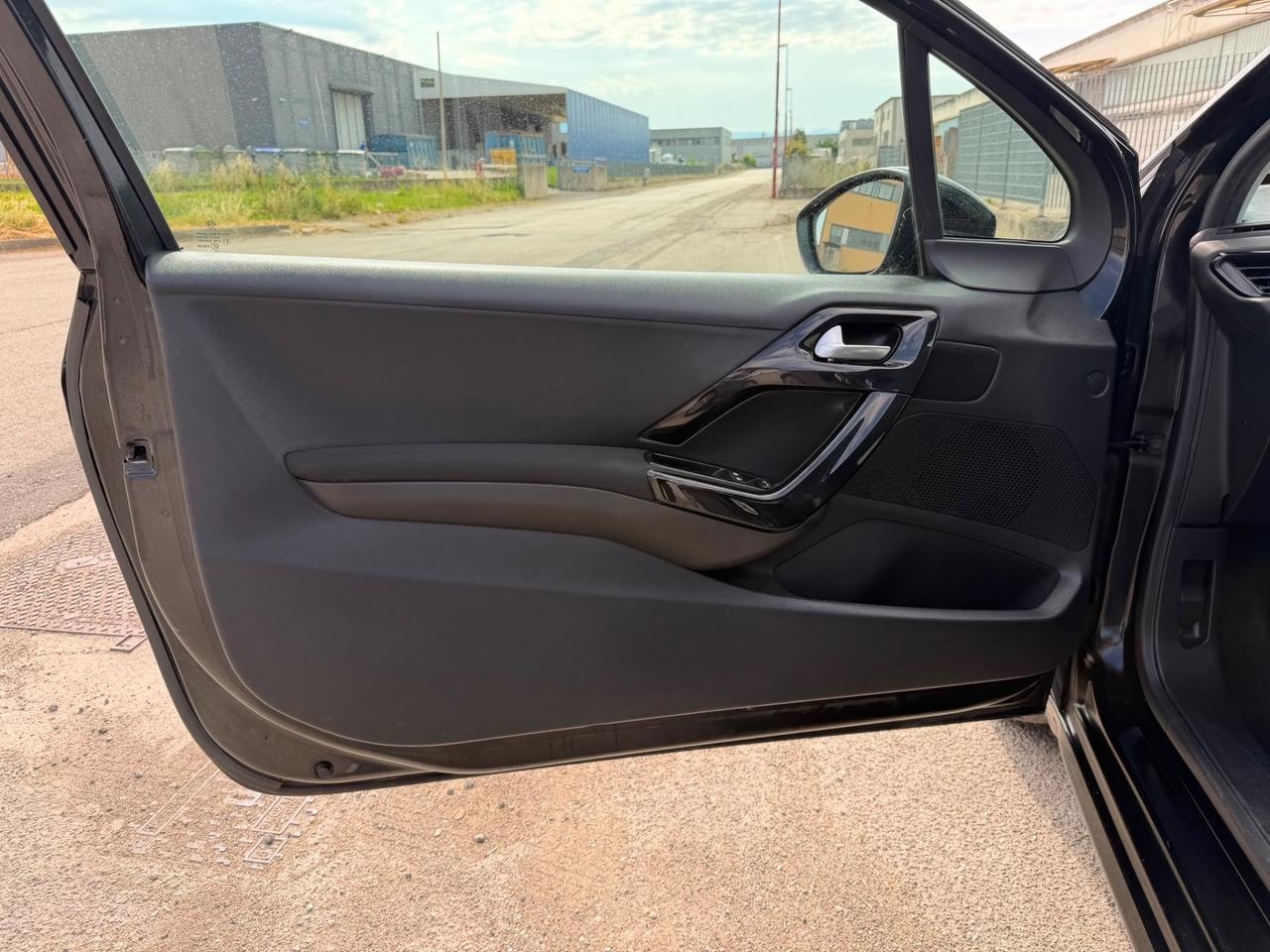 Peugeot 208 PureTech 82 Allure 120000 km