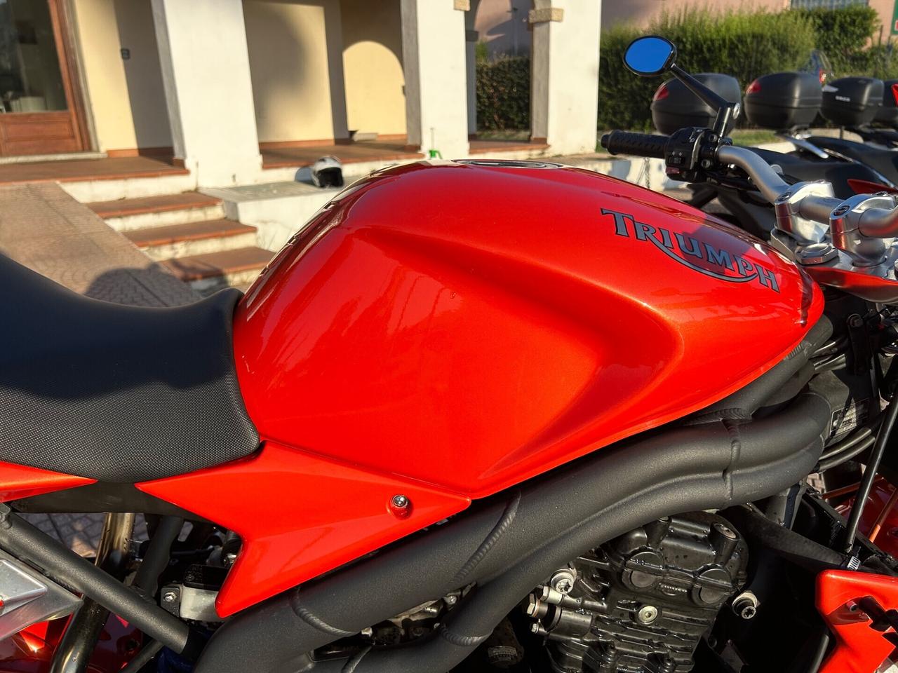 triumph speed triple 1050