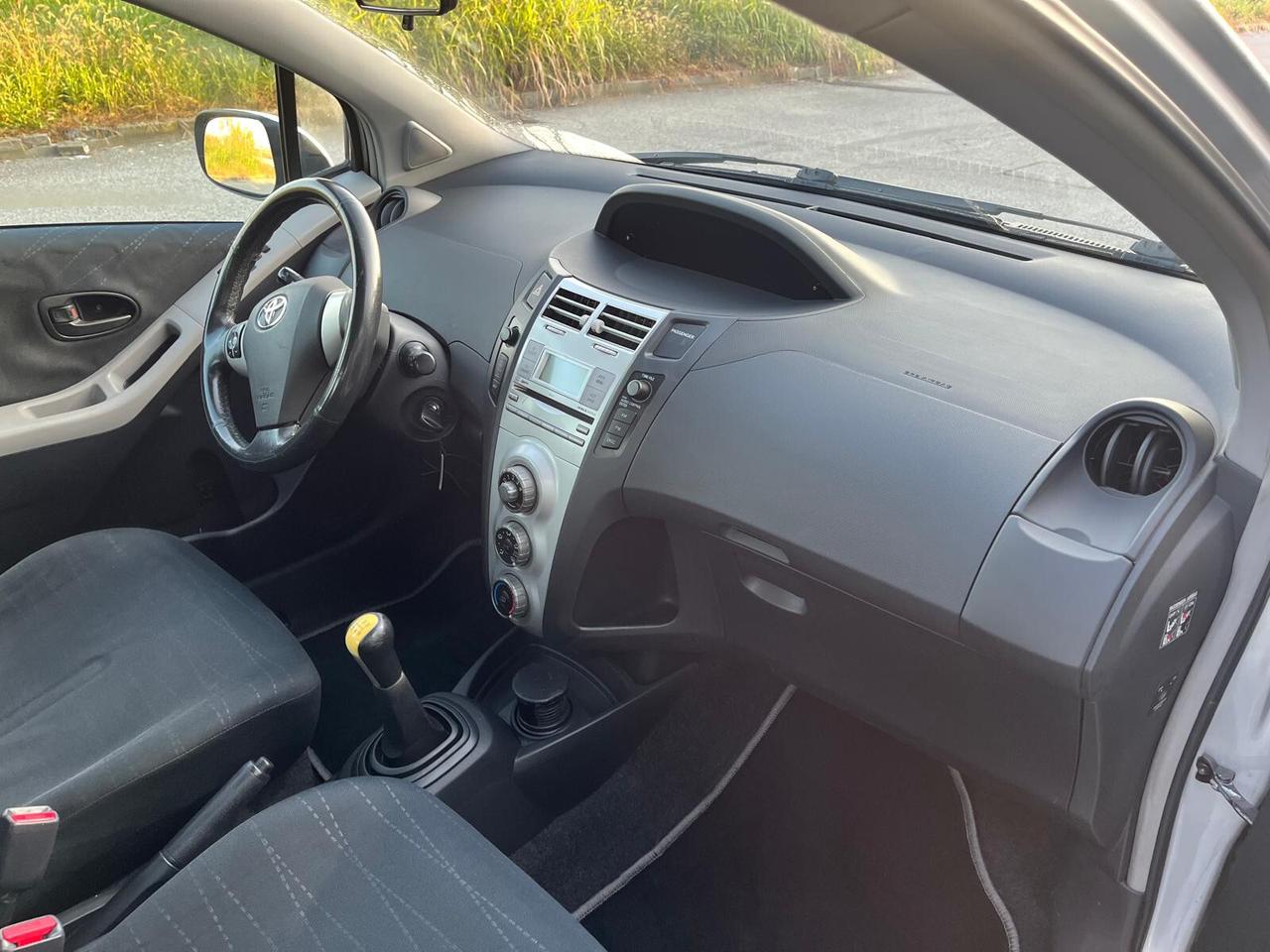 Toyota Yaris 1.0 5 porte