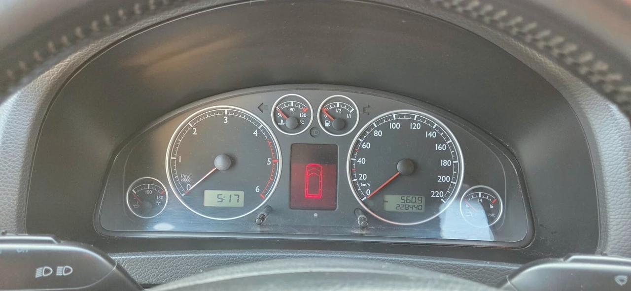 Volkswagen Multivan 2.5 TDI/174CV Highline