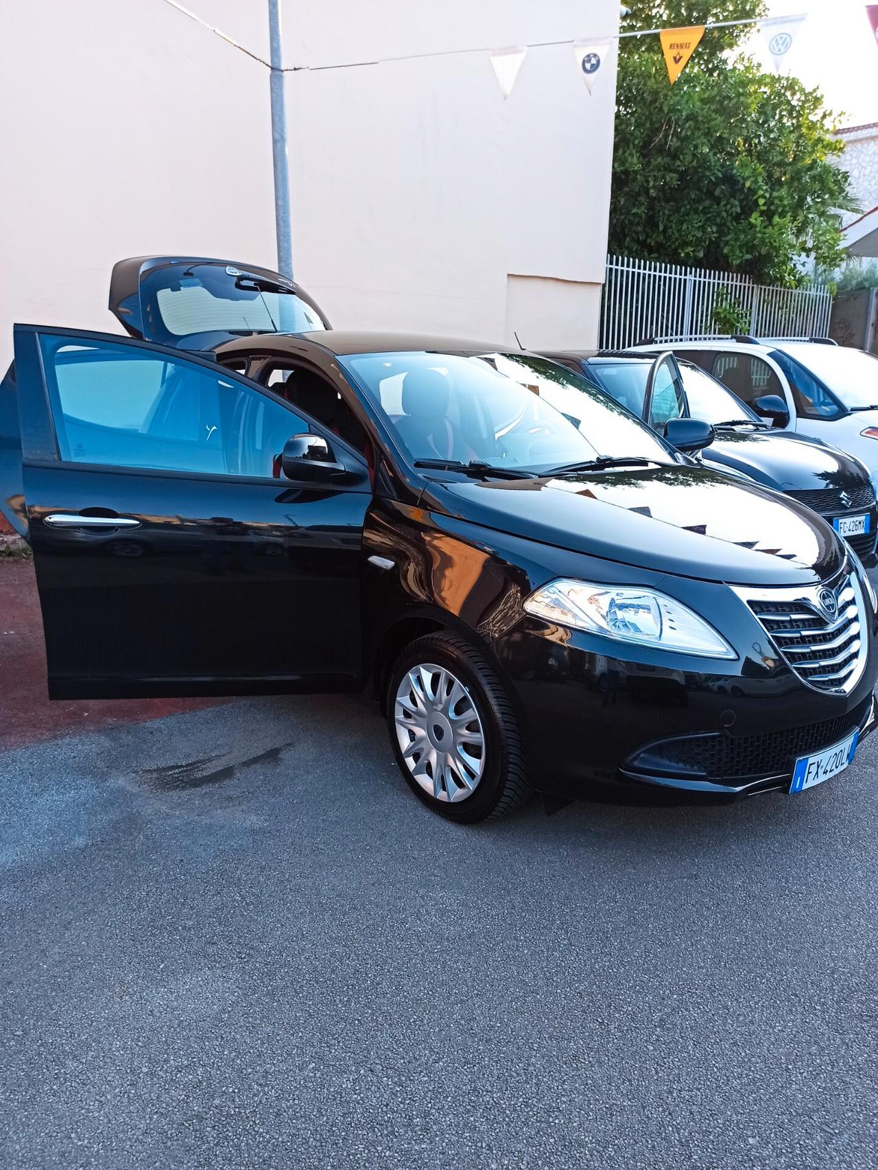 Lancia Ypsilon 1.2 69 CV 5 porte S&S Silver