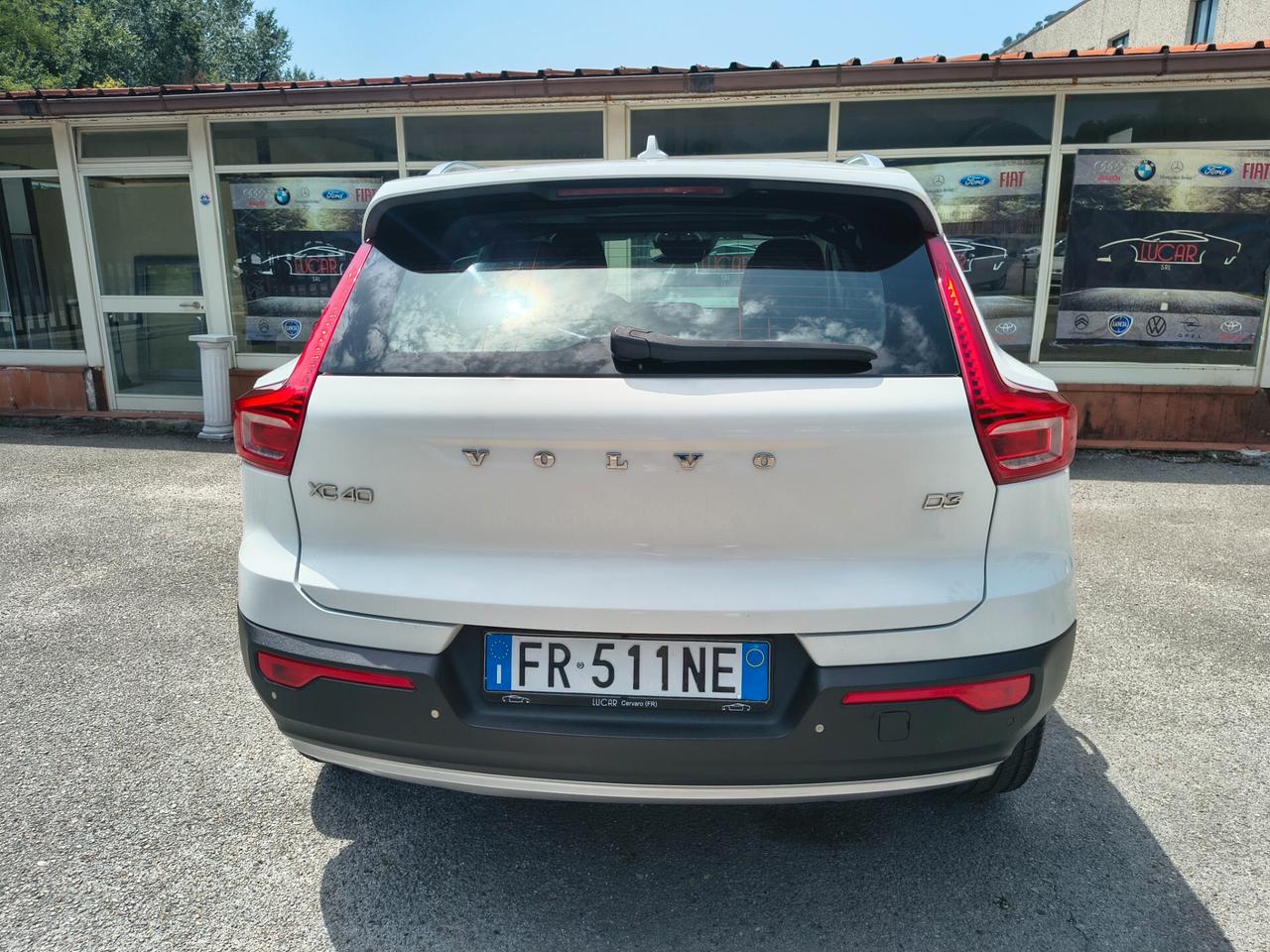 VOLVO XC40 D3 MOMENTUM "MAI VISTA UNA SIMILE"