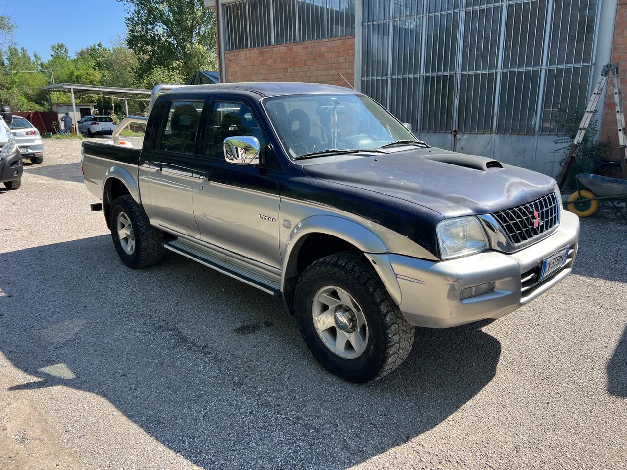 Mitsubishi L200 2.5 TDI 4WD visibile in TOSCANA