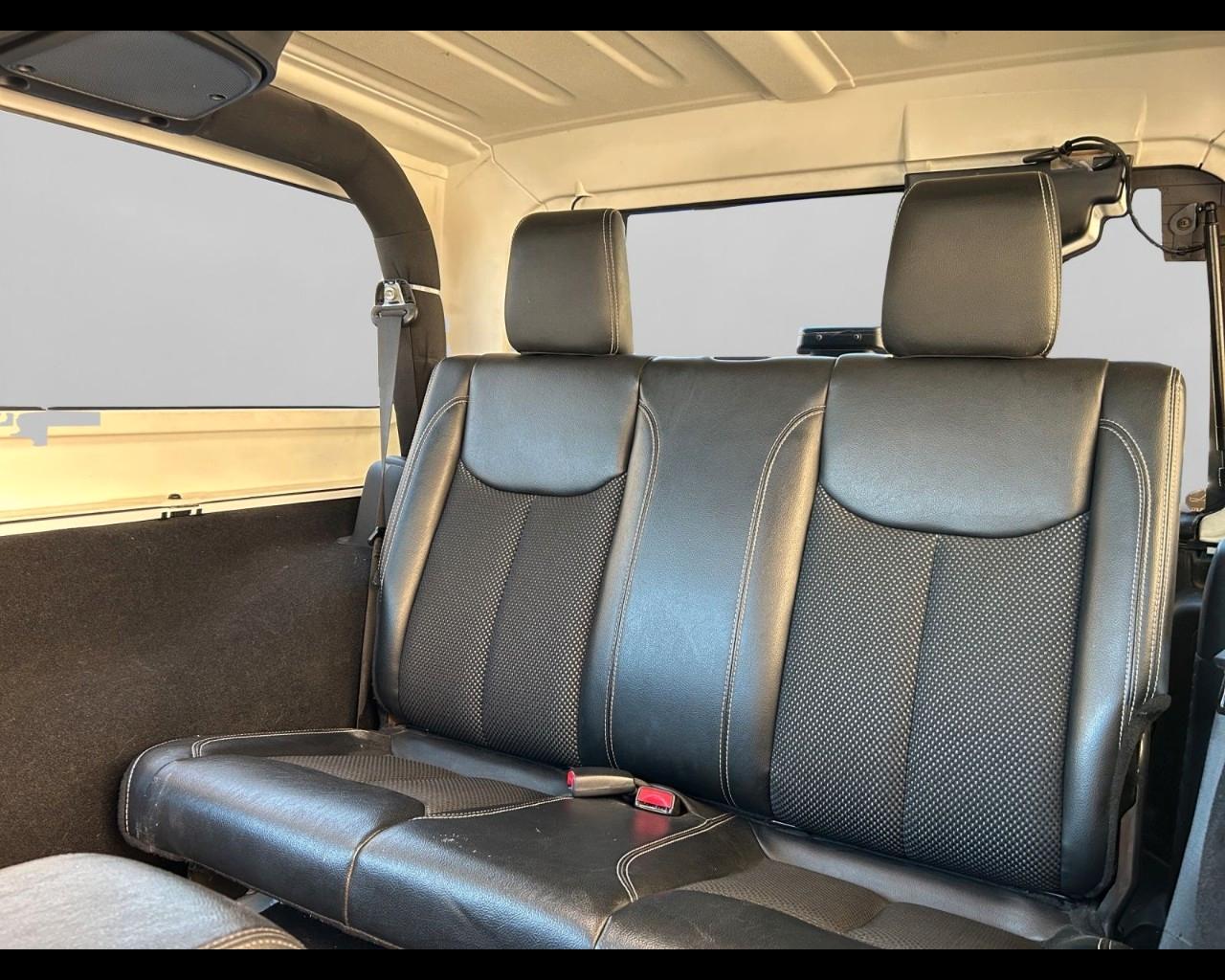 JEEP Wrangler III 2011 - Wrangler 2.8 crd Sahara auto E5+