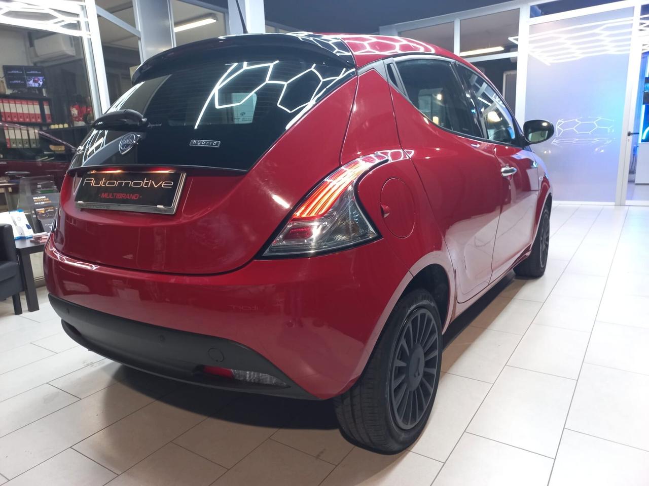 Lancia Ypsilon 1.0 FireFly 5 porte S&S Hybrid Silver