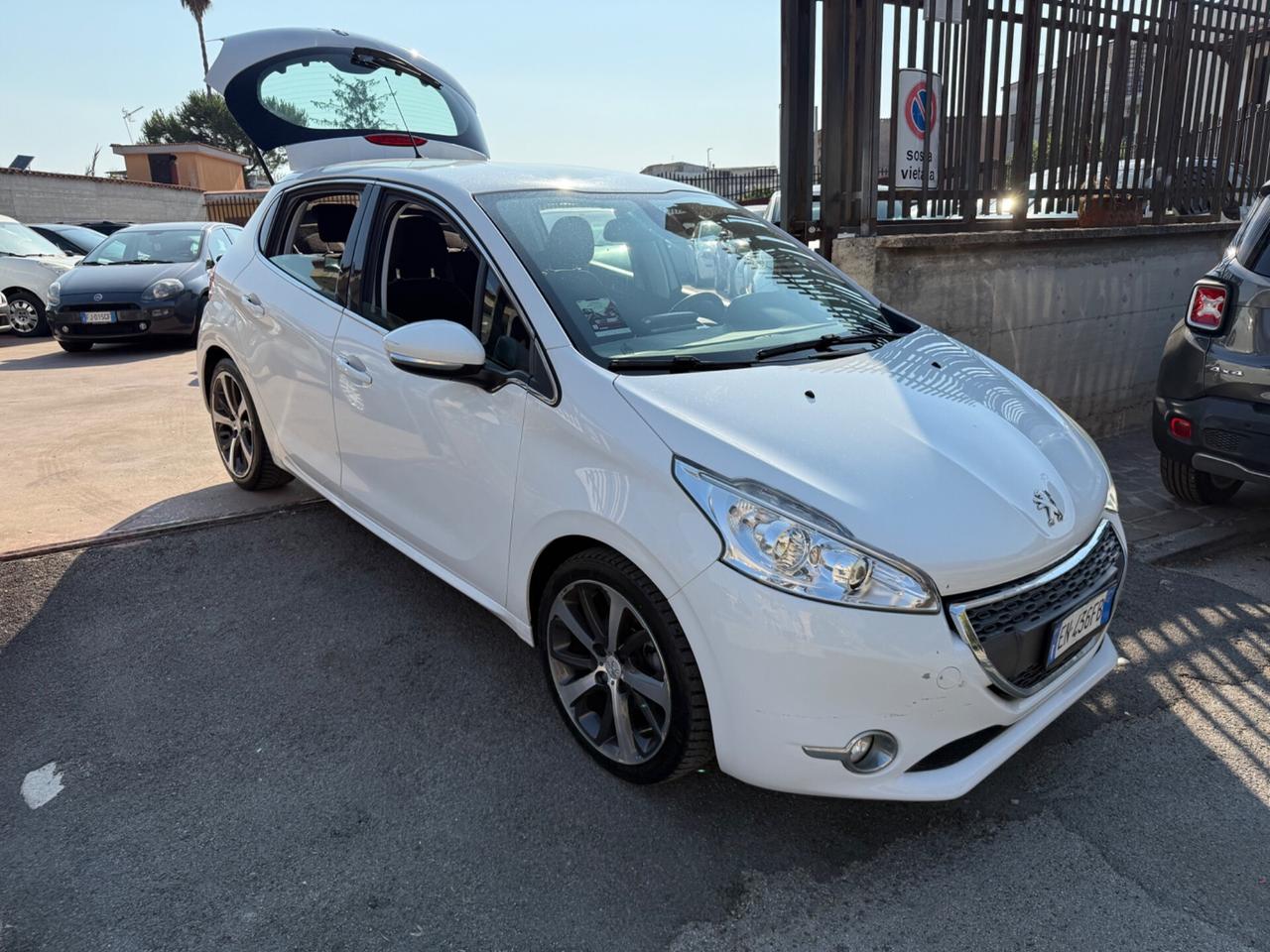 Peugeot 208 1.6 e-HDi 115 CV Stop&Start 5 porte Allure