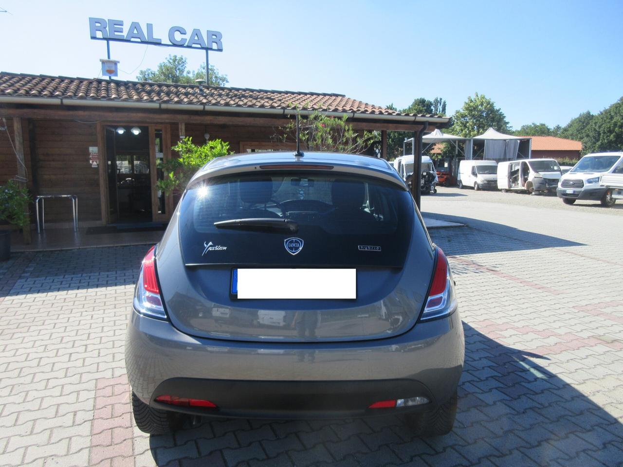 Lancia Ypsilon 1.0 FireFly 5 porte S&S Hybrid Ecochic Silver