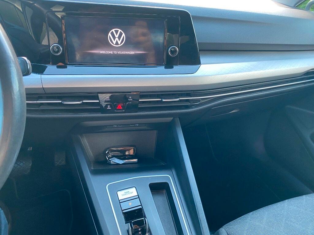 VOLKSWAGEN Golf 8ª serie Golf 1.0 eTSI EVO DSG...