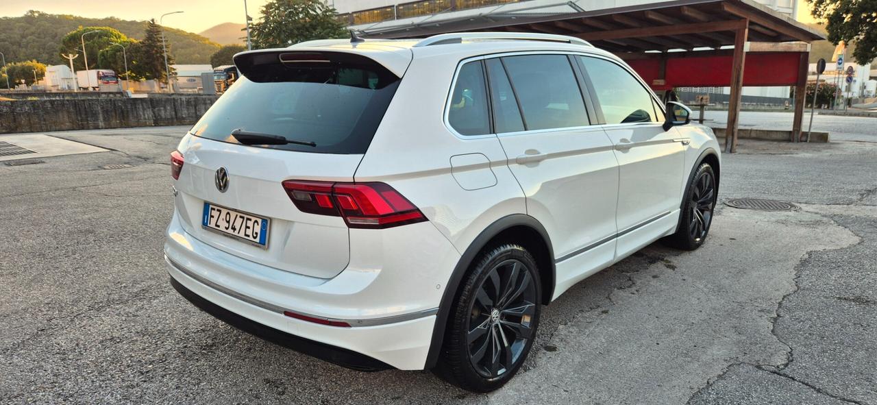 Volkswagen Tiguan 1.5 TSI Sport 130cv R-LINE ADATTA NEOPATENTATI