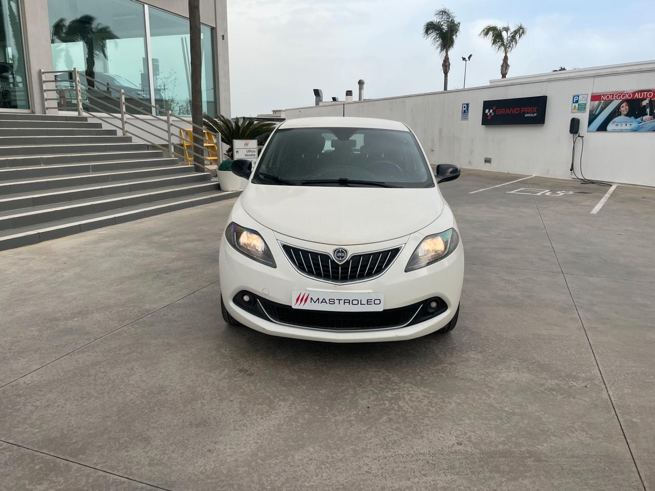 Lancia Ypsilon 1.0 FireFly 5 porte S&S Hybrid Silver