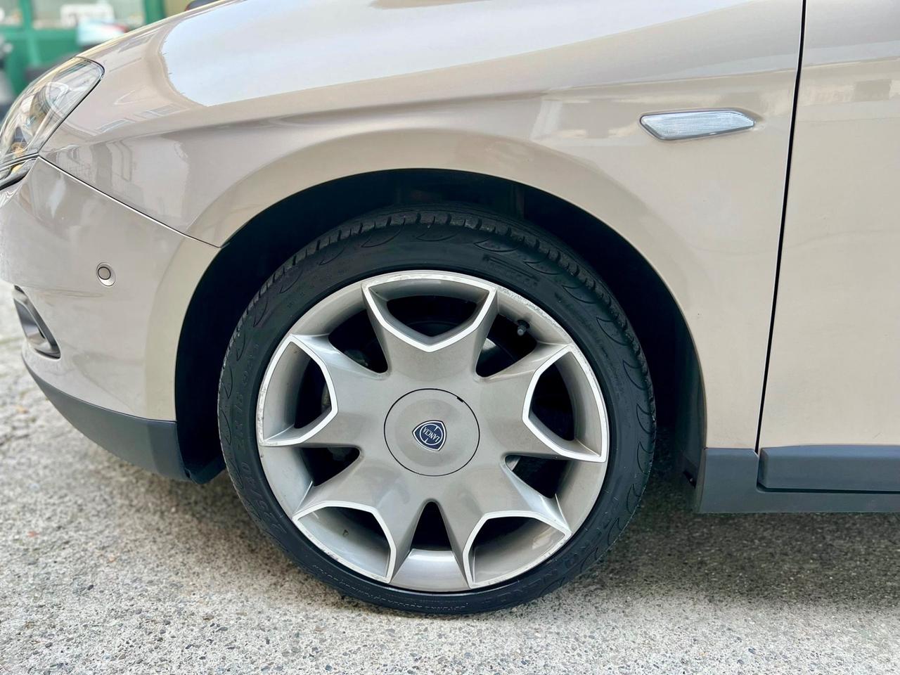 Lancia Delta 1.8 Di T-Jet Sportronic Platino GPL