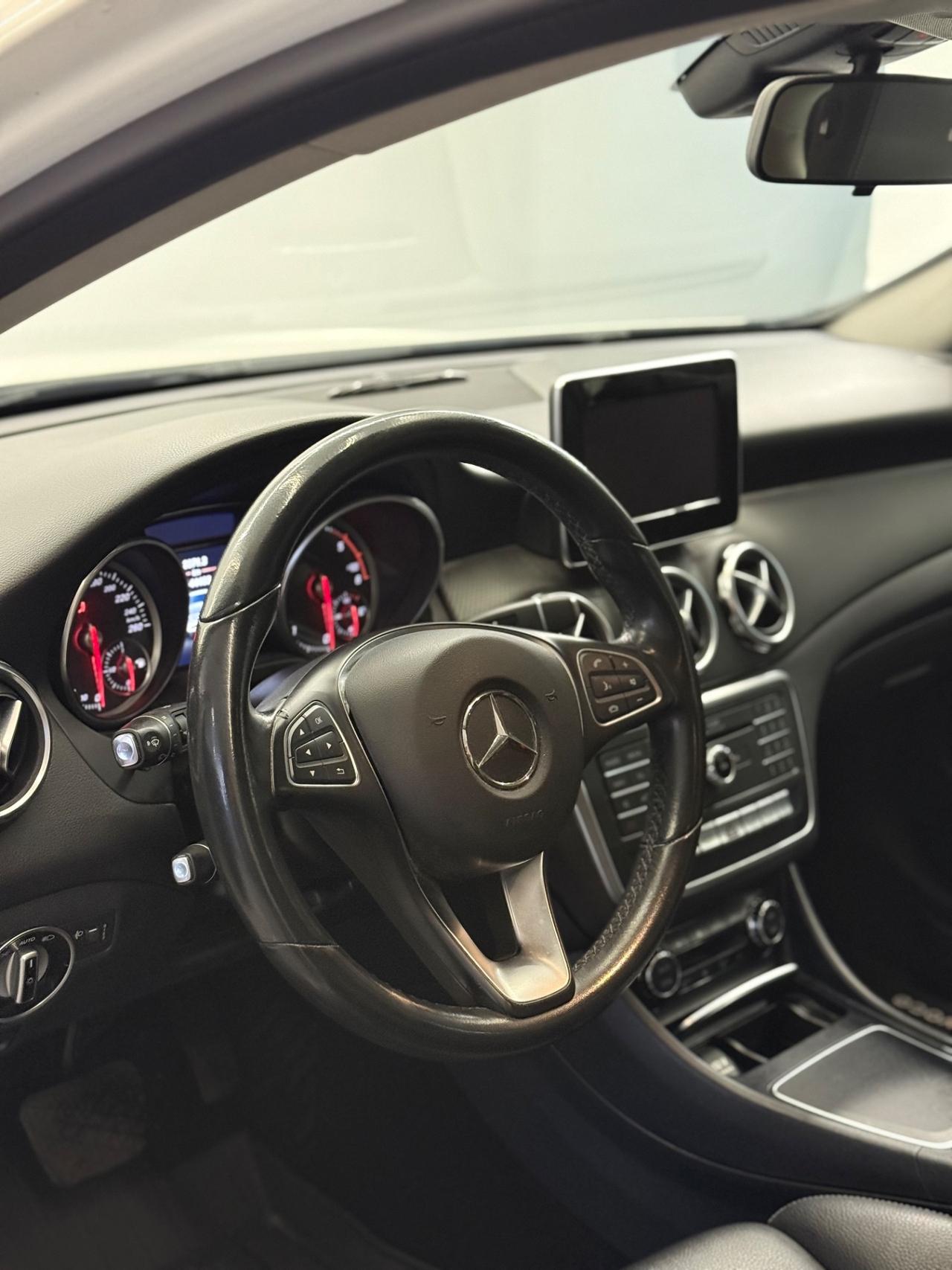 Mercedes-benz GLA 180 d Automatic Business