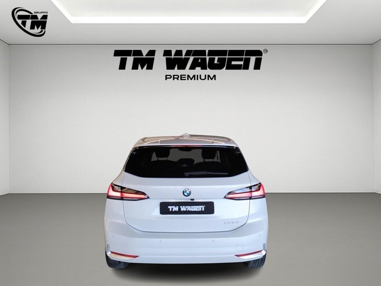 BMW 220 i Active Tourer mhev 48V auto