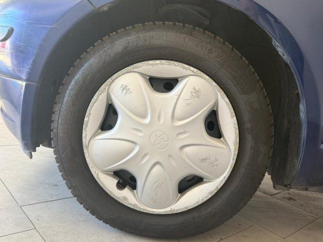 TOYOTA Yaris 1.0i 16V cat 5 porte