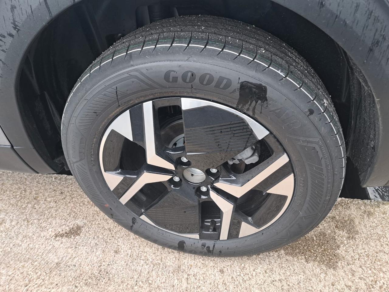 PEUGEOT 2008 1.2 PURETECH 100 CV ALLURE