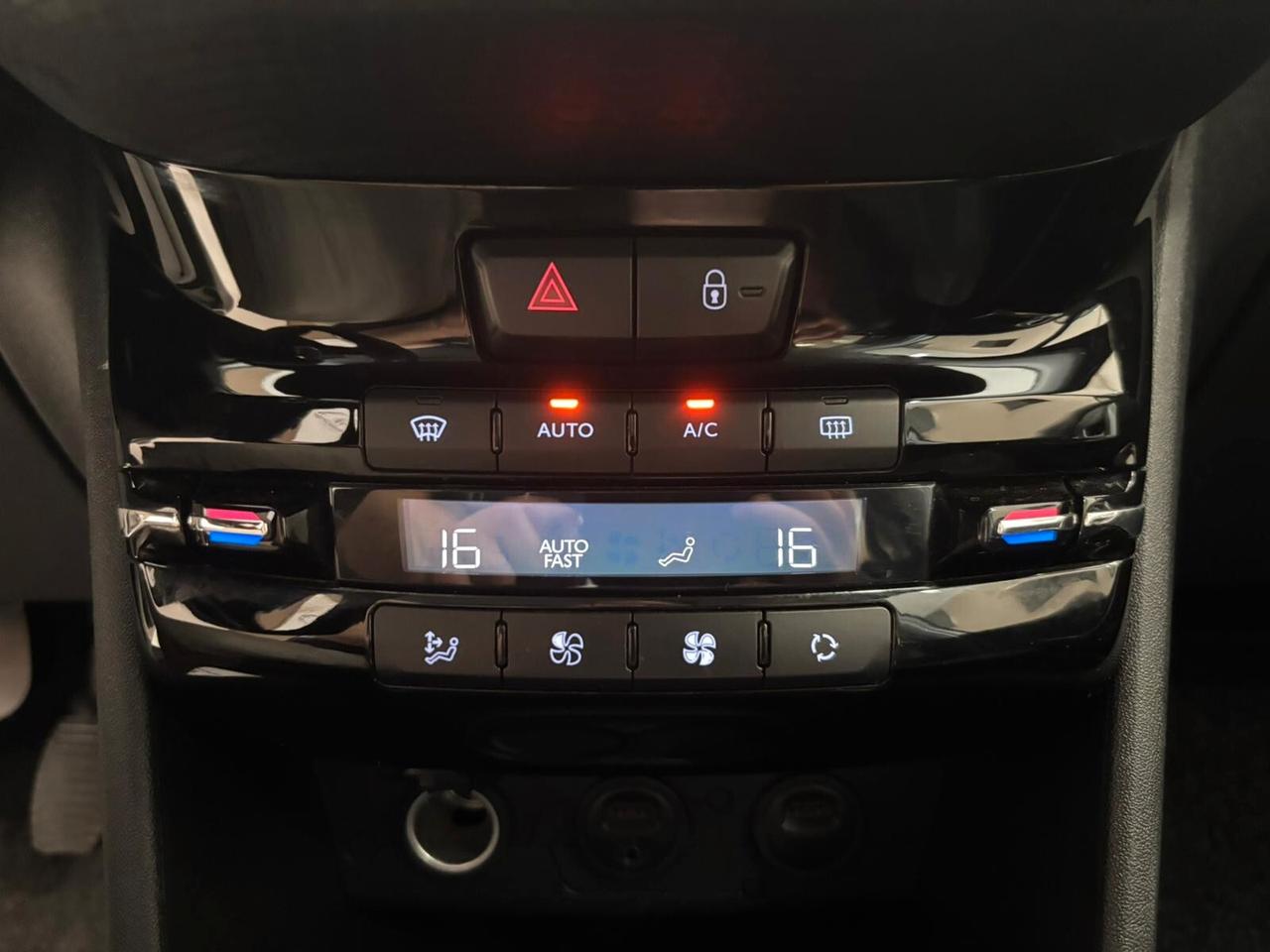 Peugeot 2008 1.6 DIESEL **COME NUOVA*FULL