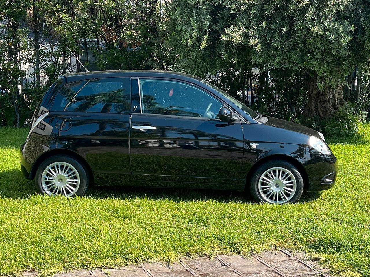 Lancia Ypsilon 1.3 MJT 90 CV Platino