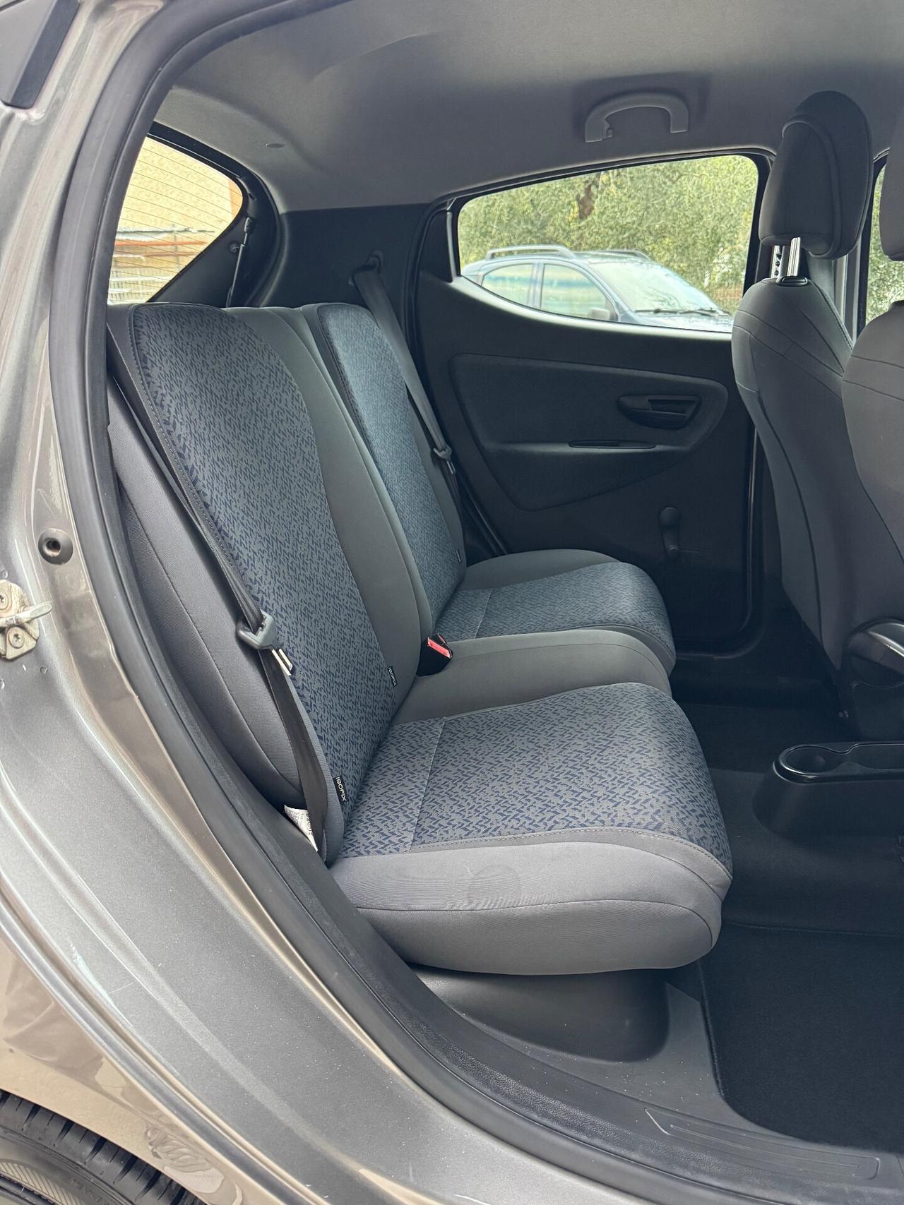 Ypsilon 1.0 FireFly 5 porte S&S Hybrid Silver