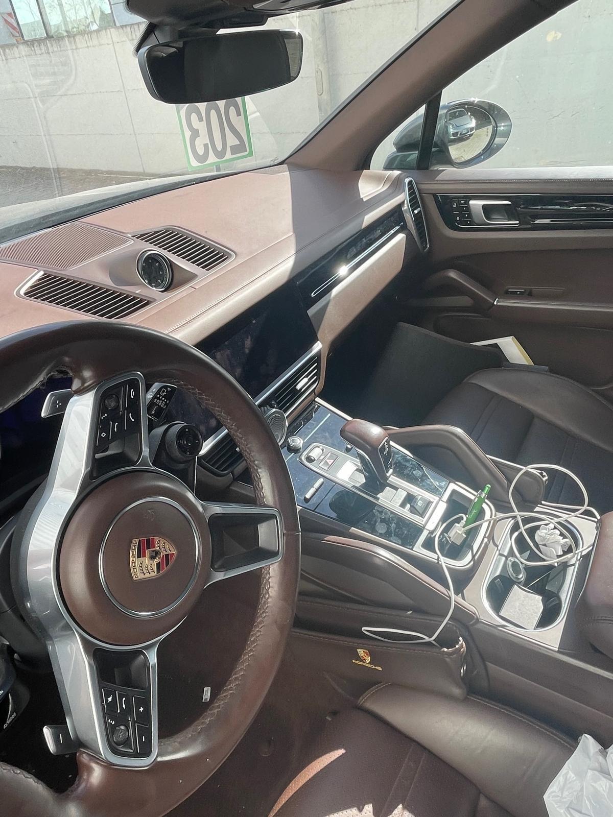 Porsche Cayenne 3.0 V6 E-Hybrid PROBLEMI ALLE BATTERIE