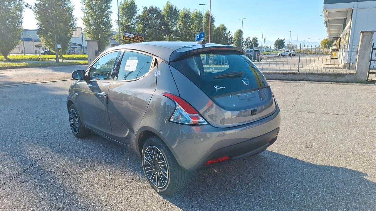 Lancia Ypsilon 1.0 FireFly 5 porte S&S Hybryd Gold