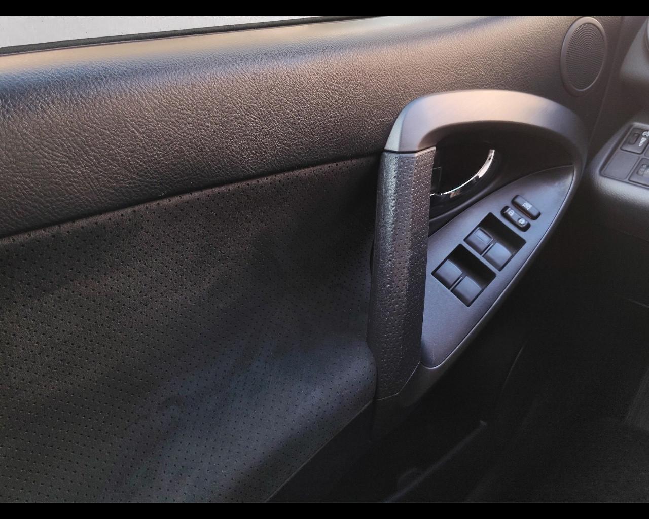 TOYOTA RAV4 3ª serie - RAV4 2.2 D-4D 150 CV DPF