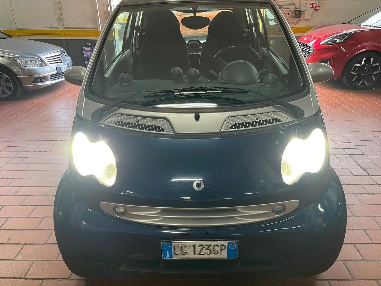 Smart 700 city-coupé pure (45 kW)